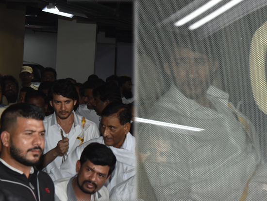 Mahesh Performing The Last Rites  Of Krishna